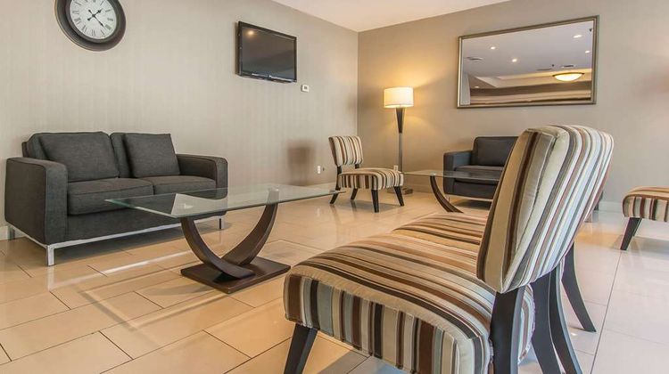 Comfort Suites Montreal Lobby