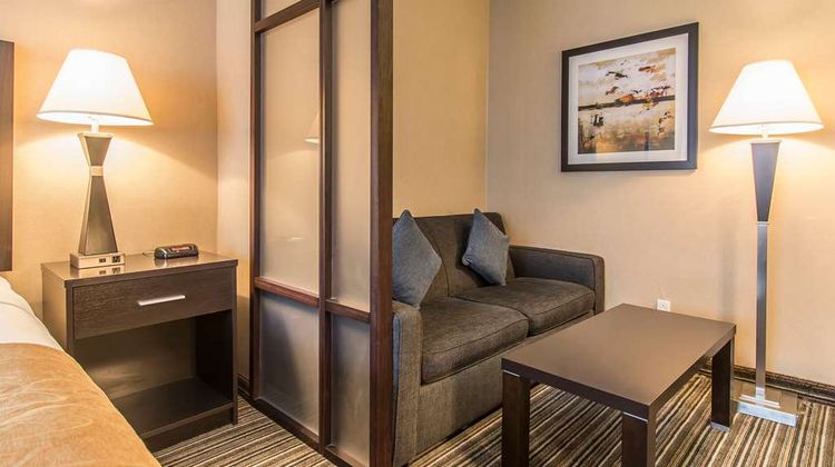 Comfort Suites Montreal Room