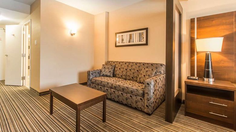 <b>Comfort Suites Montreal Room</b>. Images powered by <a href="https://iceportal.shijigroup.com/" title="IcePortal" target="_blank">IcePortal</a>.