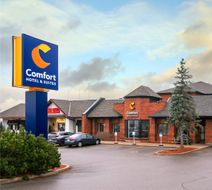 Comfort Hotel & Suites Peterborough Exterior