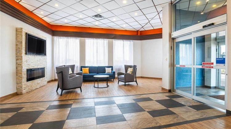 Comfort Inn & Suites Barrie Lobby