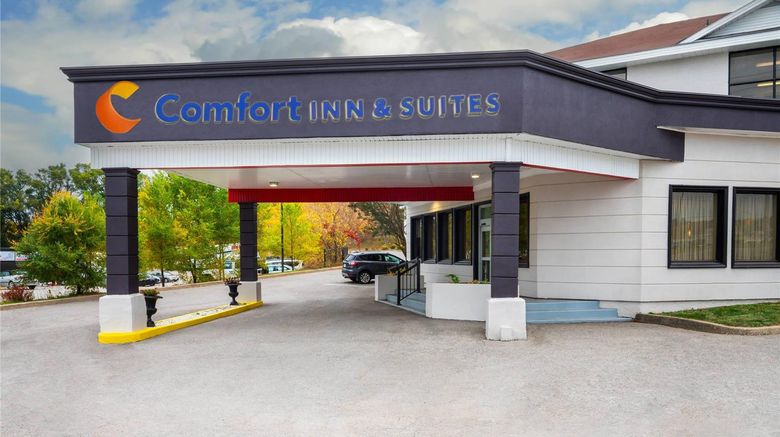 <b>Comfort Inn & Suites Barrie Exterior</b>. Images powered by <a href="https://iceportal.shijigroup.com/" title="IcePortal" target="_blank">IcePortal</a>.
