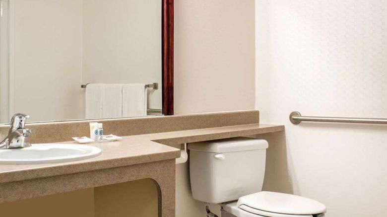 <b>Comfort Inn Room</b>. Images powered by <a href="https://iceportal.shijigroup.com/" title="IcePortal" target="_blank">IcePortal</a>.