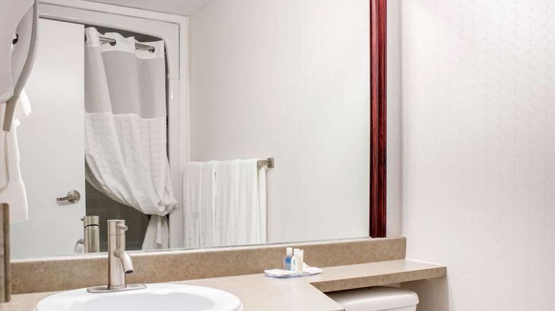 <b>Comfort Inn Halifax Bedford Basin Room</b>. Images powered by <a href="https://iceportal.shijigroup.com/" title="IcePortal" target="_blank">IcePortal</a>.