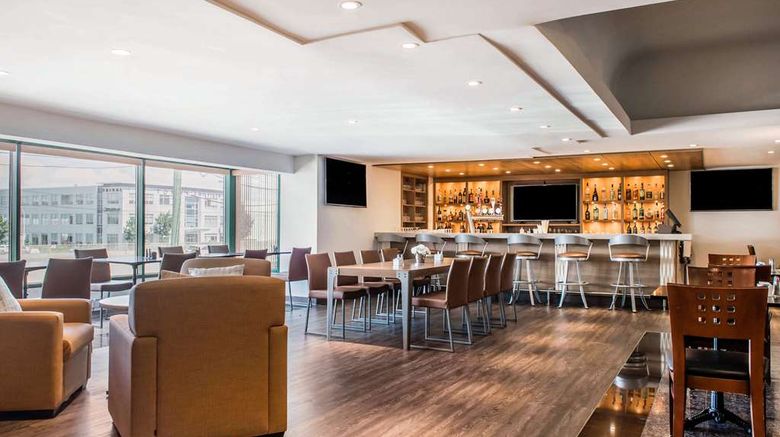<b>Quality Hotel Dorval Aeroport Restaurant</b>. Images powered by <a href="https://iceportal.shijigroup.com/" title="IcePortal" target="_blank">IcePortal</a>.