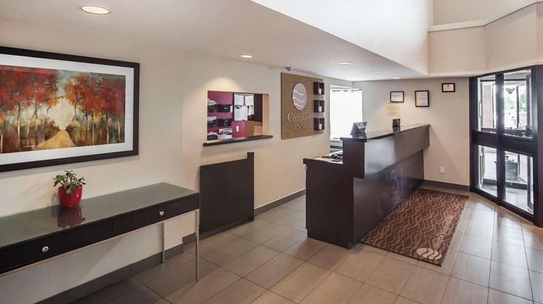 <b>Comfort Inn West Edmonton Lobby</b>. Images powered by <a href="https://iceportal.shijigroup.com/" title="IcePortal" target="_blank">IcePortal</a>.