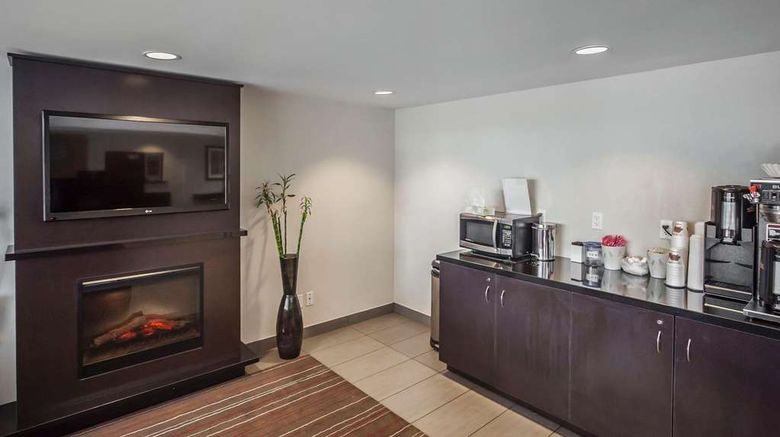 <b>Comfort Inn West Edmonton Lobby</b>. Images powered by <a href="https://iceportal.shijigroup.com/" title="IcePortal" target="_blank">IcePortal</a>.