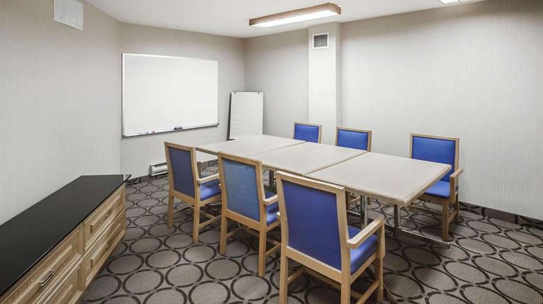 <b>Comfort Inn West Edmonton Meeting</b>. Images powered by <a href="https://iceportal.shijigroup.com/" title="IcePortal" target="_blank">IcePortal</a>.