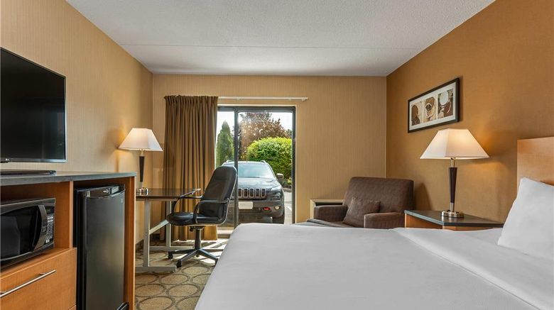 <b>Comfort Inn West Edmonton Room</b>. Images powered by <a href="https://iceportal.shijigroup.com/" title="IcePortal" target="_blank">IcePortal</a>.