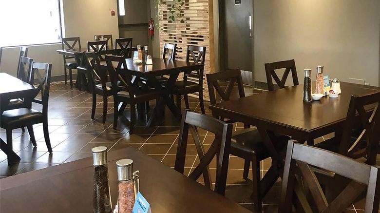 <b>Comfort Inn West Edmonton Restaurant</b>. Images powered by <a href="https://iceportal.shijigroup.com/" title="IcePortal" target="_blank">IcePortal</a>.