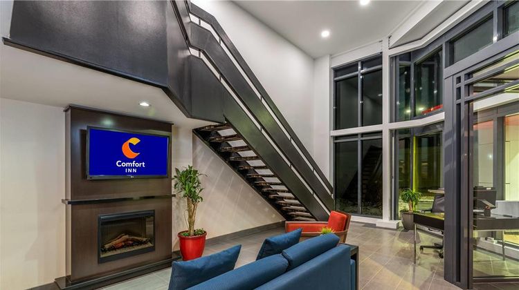 Comfort Inn Winnipeg Airport Lobby