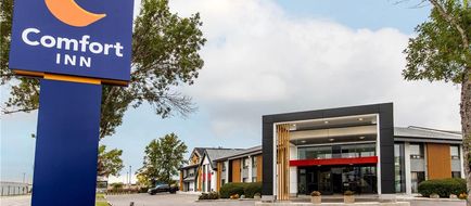 Comfort Inn Winnipeg Airport Exterior