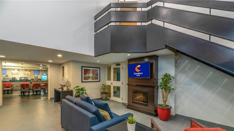 Comfort Inn Winnipeg Airport Lobby