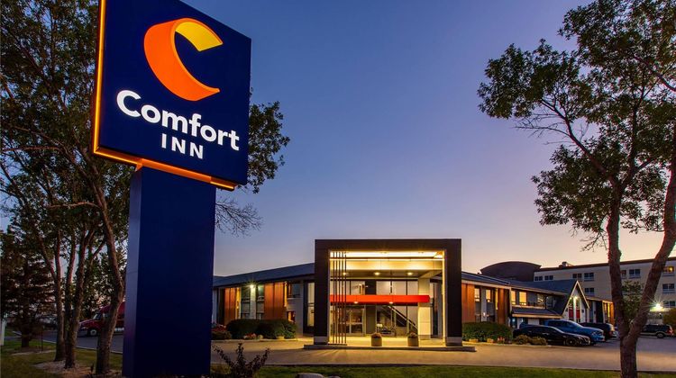 Comfort Inn Winnipeg Airport Exterior