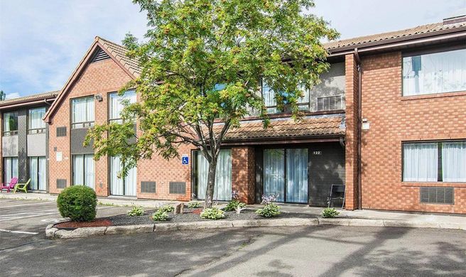 Clarion Pointe Exterior