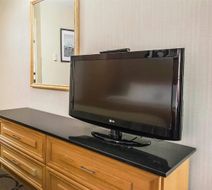 Clarion Pointe Room