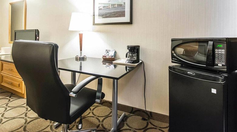 <b>Comfort Inn Room</b>. Images powered by <a href="https://iceportal.shijigroup.com/" title="IcePortal" target="_blank">IcePortal</a>.