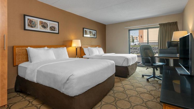 Clarion Pointe Room