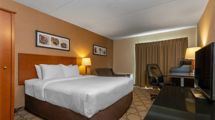 Clarion Pointe Room