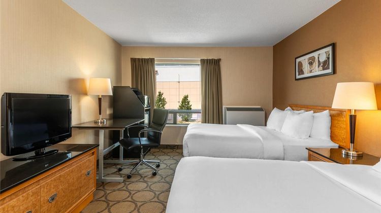 Clarion Pointe Room