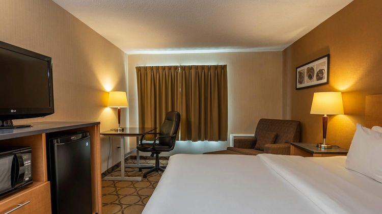 Clarion Pointe Room