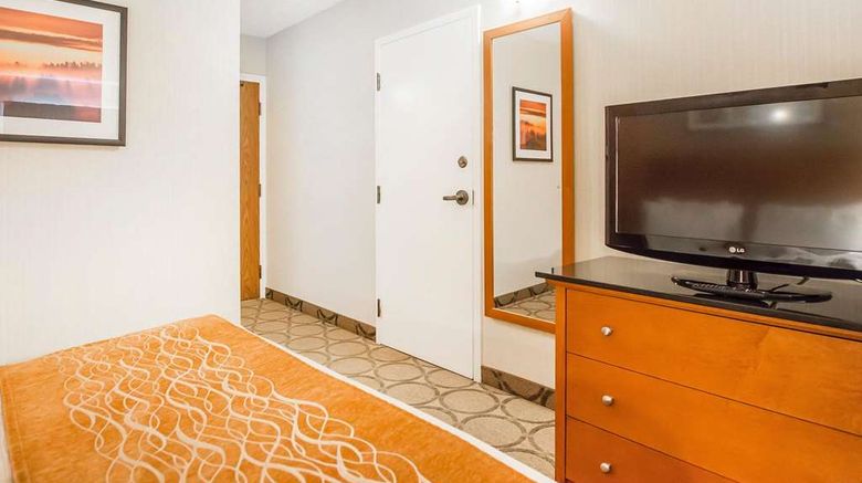 <b>Comfort Inn Edmundston Room</b>. Images powered by <a href="https://iceportal.shijigroup.com/" title="IcePortal" target="_blank">IcePortal</a>.
