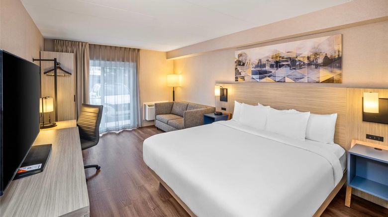 <b>Comfort Inn Moncton East Room</b>. Images powered by <a href="https://iceportal.shijigroup.com/" title="IcePortal" target="_blank">IcePortal</a>.