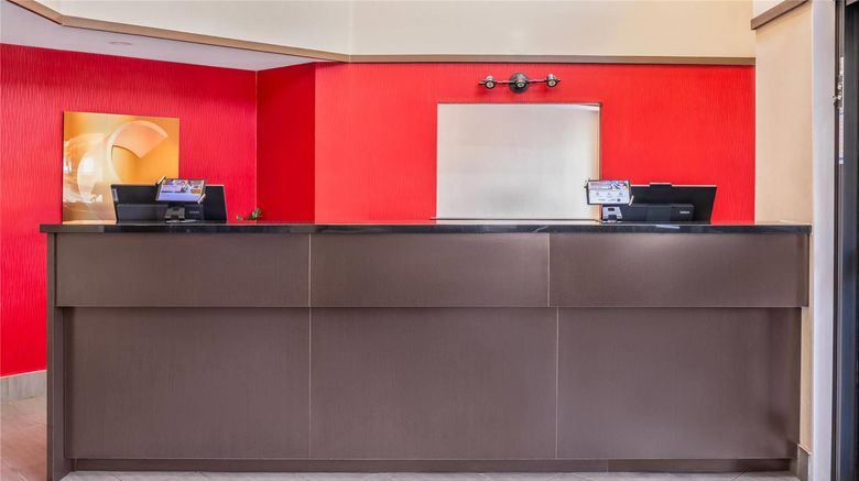 <b>Comfort Inn Moncton East Lobby</b>. Images powered by <a href="https://iceportal.shijigroup.com/" title="IcePortal" target="_blank">IcePortal</a>.