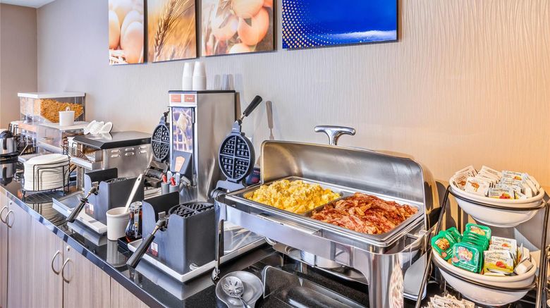 <b>Comfort Inn Moncton East Restaurant</b>. Images powered by <a href="https://iceportal.shijigroup.com/" title="IcePortal" target="_blank">IcePortal</a>.