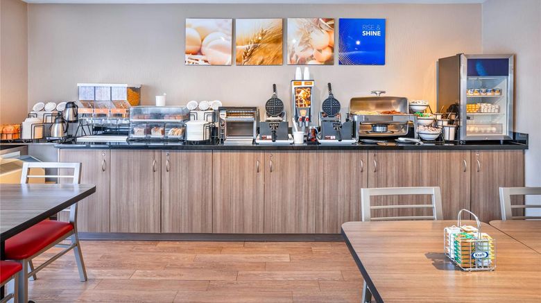 <b>Comfort Inn Moncton East Restaurant</b>. Images powered by <a href="https://iceportal.shijigroup.com/" title="IcePortal" target="_blank">IcePortal</a>.