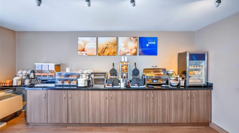 <b>Comfort Inn Moncton East Restaurant</b>. Images powered by <a href="https://iceportal.shijigroup.com/" title="IcePortal" target="_blank">IcePortal</a>.