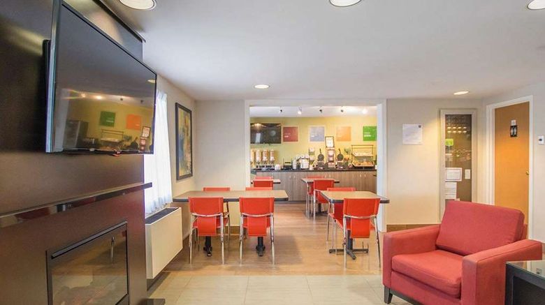 <b>Comfort Inn Amherst Lobby</b>. Images powered by <a href="https://iceportal.shijigroup.com/" title="IcePortal" target="_blank">IcePortal</a>.