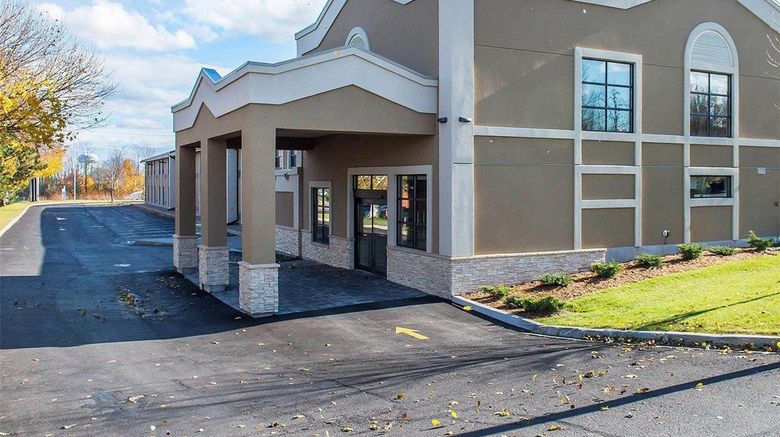 <b>Comfort Inn Brockville Exterior</b>. Images powered by <a href="https://iceportal.shijigroup.com/" title="IcePortal" target="_blank">IcePortal</a>.
