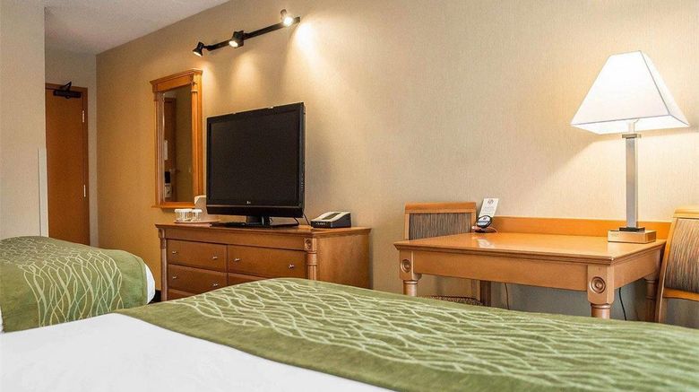 <b>Comfort Inn Brockville Room</b>. Images powered by <a href="https://iceportal.shijigroup.com/" title="IcePortal" target="_blank">IcePortal</a>.