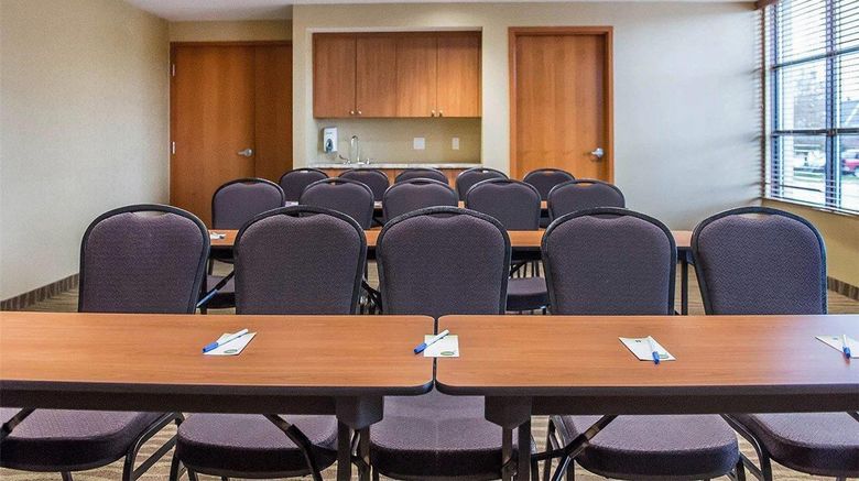 <b>Comfort Inn Brockville Meeting</b>. Images powered by <a href="https://iceportal.shijigroup.com/" title="IcePortal" target="_blank">IcePortal</a>.