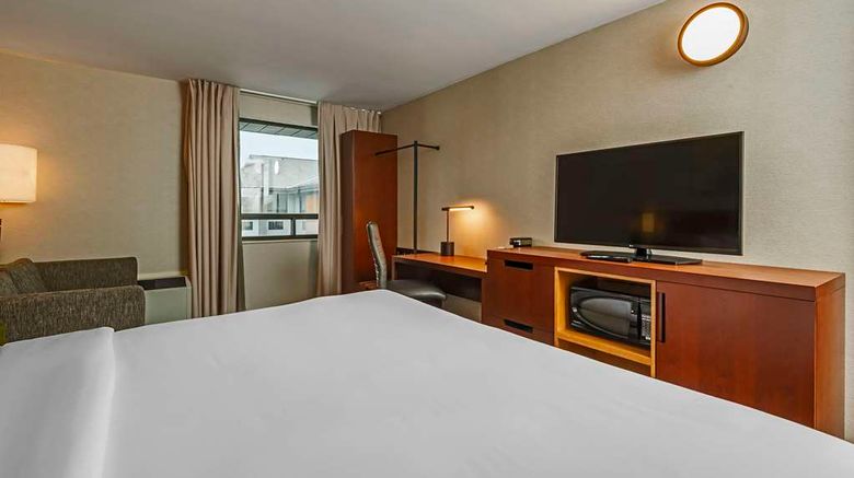 <b>Comfort Inn Cambridge - Highway 401 Room</b>. Images powered by <a href="https://iceportal.shijigroup.com/" title="IcePortal" target="_blank">IcePortal</a>.