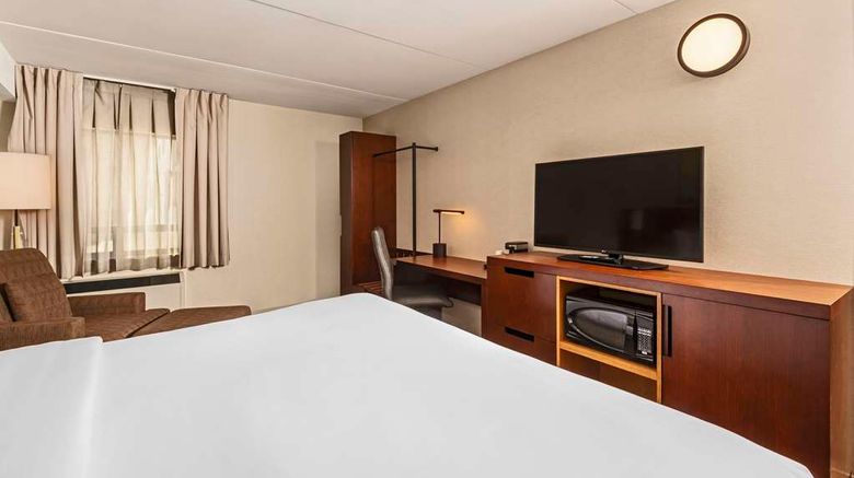 <b>Comfort Inn Cambridge - Highway 401 Room</b>. Images powered by <a href="https://iceportal.shijigroup.com/" title="IcePortal" target="_blank">IcePortal</a>.