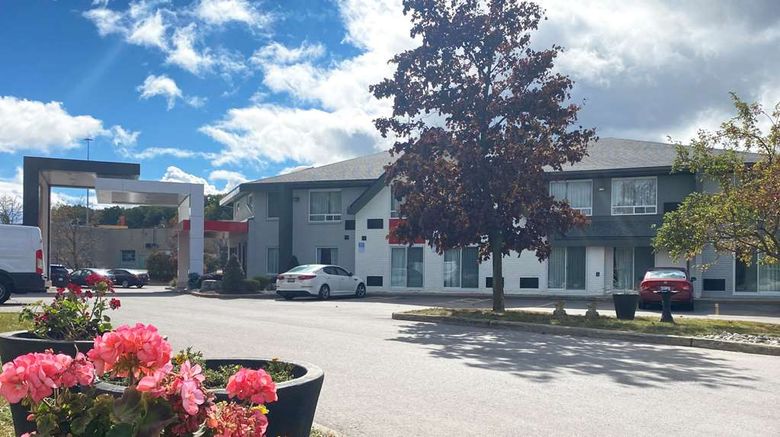 <b>Comfort Inn Cambridge - Highway 401 Exterior</b>. Images powered by <a href="https://iceportal.shijigroup.com/" title="IcePortal" target="_blank">IcePortal</a>.