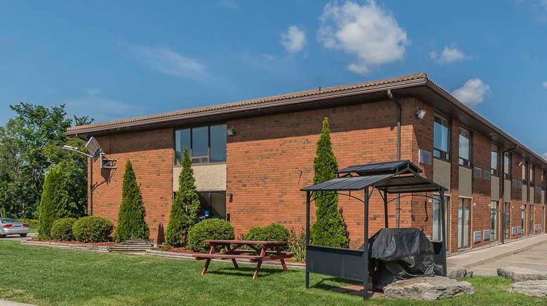 <b>Comfort Inn Cobourg Exterior</b>. Images powered by <a href="https://iceportal.shijigroup.com/" title="IcePortal" target="_blank">IcePortal</a>.