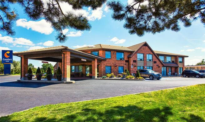 Comfort Inn Cobourg Exterior