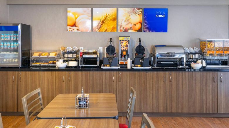 <b>Comfort Inn Cobourg Restaurant</b>. Images powered by <a href="https://iceportal.shijigroup.com/" title="IcePortal" target="_blank">IcePortal</a>.