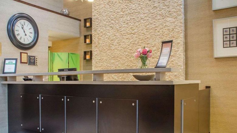 <b>Comfort Inn Lobby</b>. Images powered by <a href="https://iceportal.shijigroup.com/" title="IcePortal" target="_blank">IcePortal</a>.