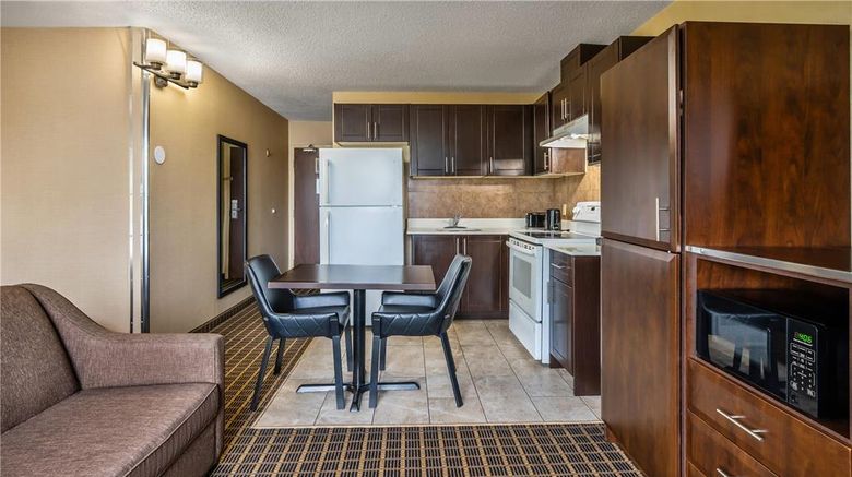<b>Comfort Inn Suite</b>. Images powered by <a href="https://iceportal.shijigroup.com/" title="IcePortal" target="_blank">IcePortal</a>.