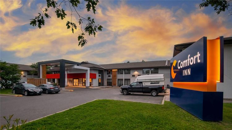 Comfort Inn Ottawa West Exterior