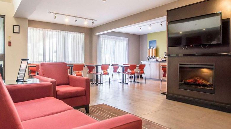 <b>Comfort Inn Lobby</b>. Images powered by <a href="https://iceportal.shijigroup.com/" title="IcePortal" target="_blank">IcePortal</a>.