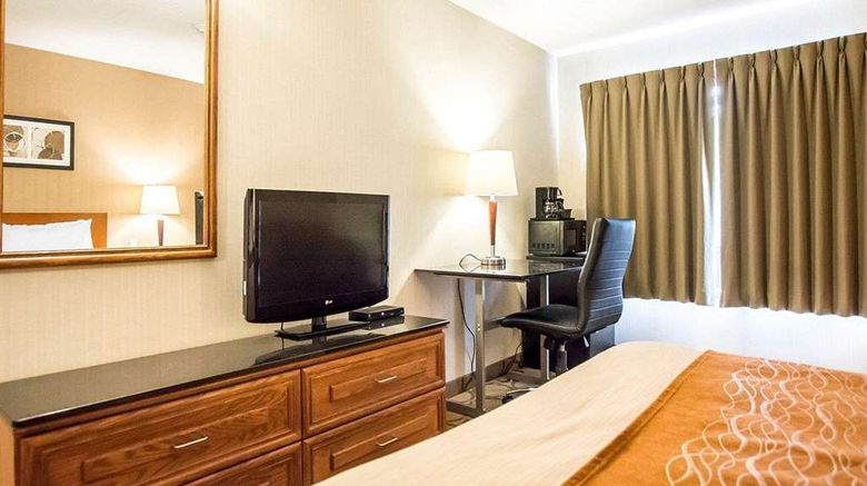 <b>Comfort Inn Room</b>. Images powered by <a href="https://iceportal.shijigroup.com/" title="IcePortal" target="_blank">IcePortal</a>.