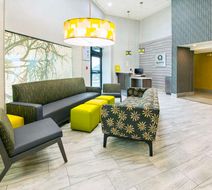 Quality Inn Leamington Lobby