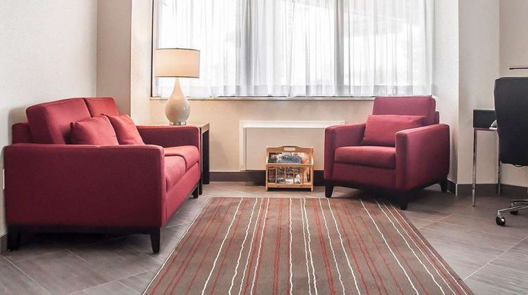 Comfort Inn Orillia Lobby