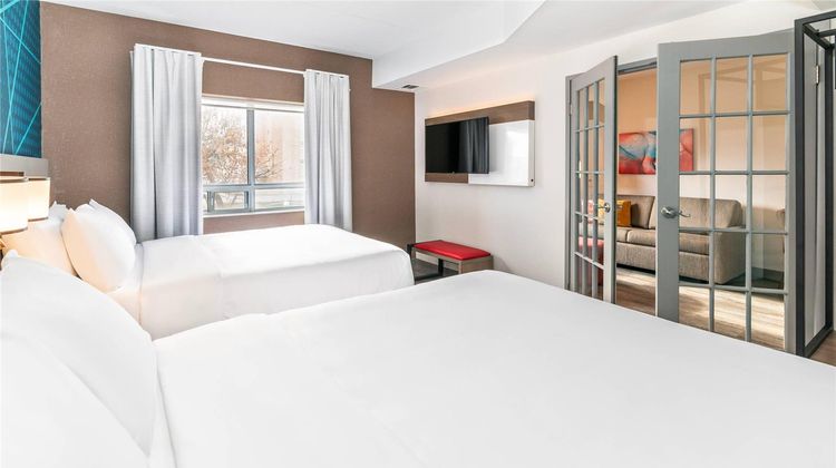 Comfort Suites London Room