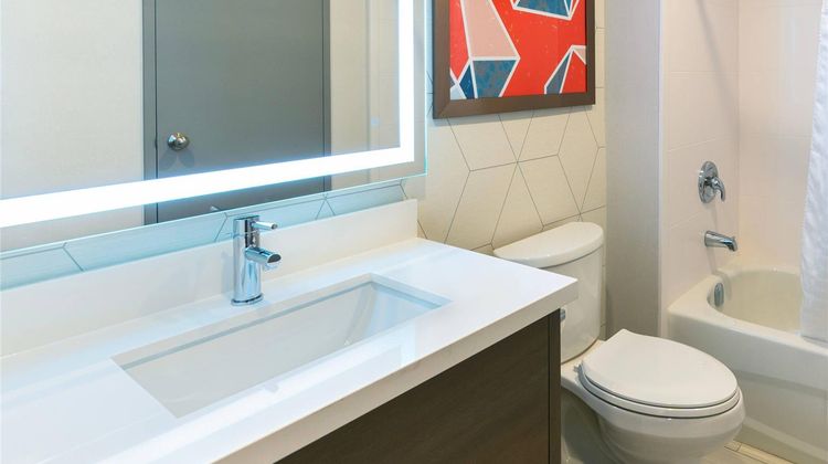 Comfort Suites London Room